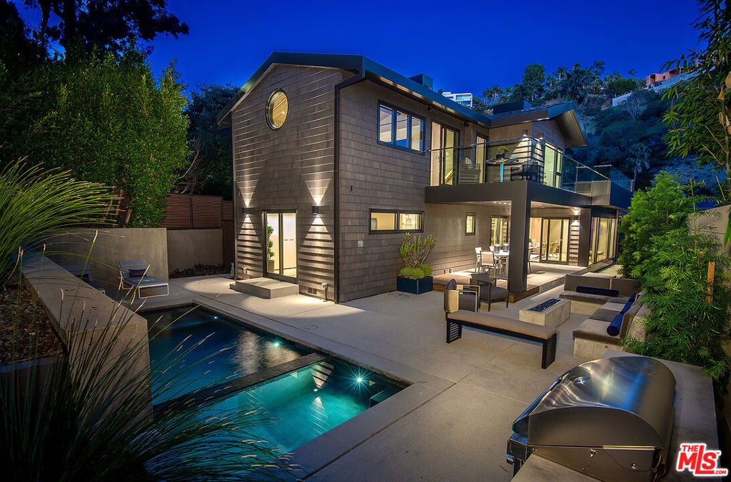 Home in the Hollywood Hills-sold by The Bienstock Group